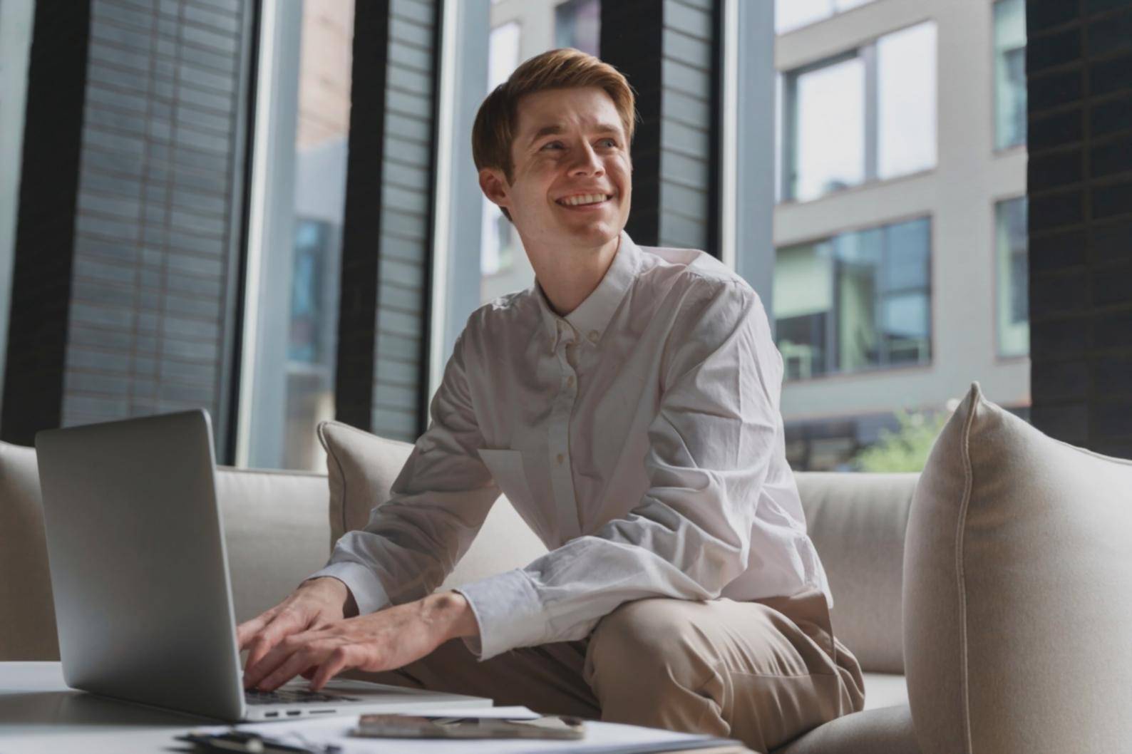 Investment learning environment with clear guidance and practical approach